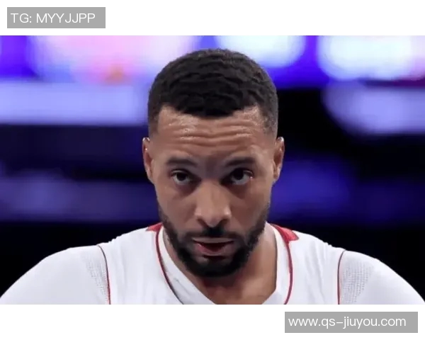 鲍威尔表现稳定全场13投6中贡献18分4篮板3助攻1抢断1盖帽 鲍威尔表现稳定全场13投6中贡献18分4篮板3助攻1抢断1盖帽