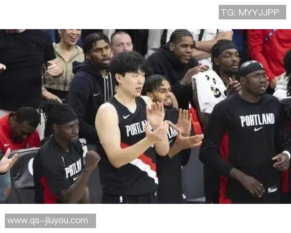 小杨将演唱会前夕媒体人揭秘开拓者休息日与新秀整蛊活动 小杨将演唱会前夕媒体人揭秘开拓者休息日与新秀整蛊活动