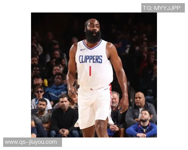 哈登半场表现分析：8投3中斩获9分5助攻三分命中率提升正负值为4